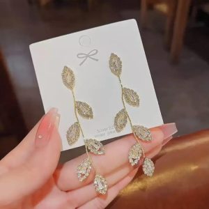 ✨ Korean Crystal Cubic Zirconia Drop Earrings for Girls & Women ✨ - Image 3