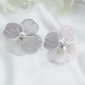 ✨ Korean Silver Plated Floral Studs Earrings for Girls and Women ✨ - Image 4